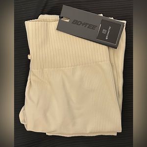 Bo+Tee Cream Gym Leggings | Sz L Women’s